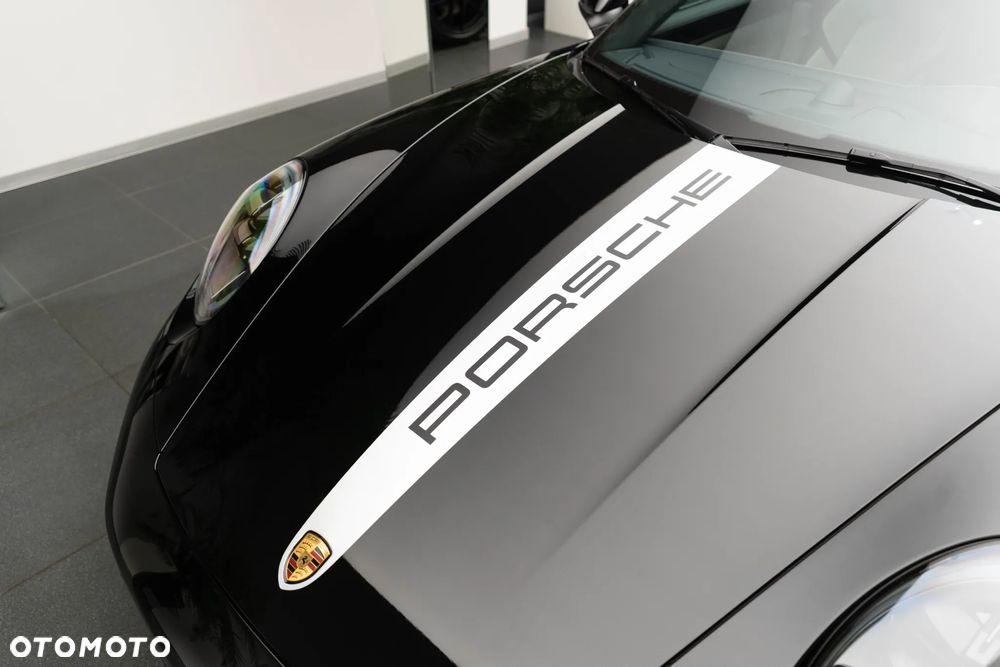 Porsche 911 Carrera 4 GTS - 26