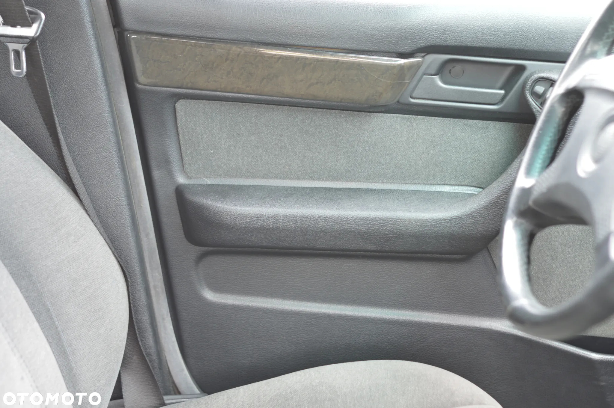 BMW Seria 5 520i - 28