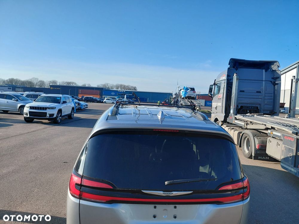 Chrysler Pacifica - 26