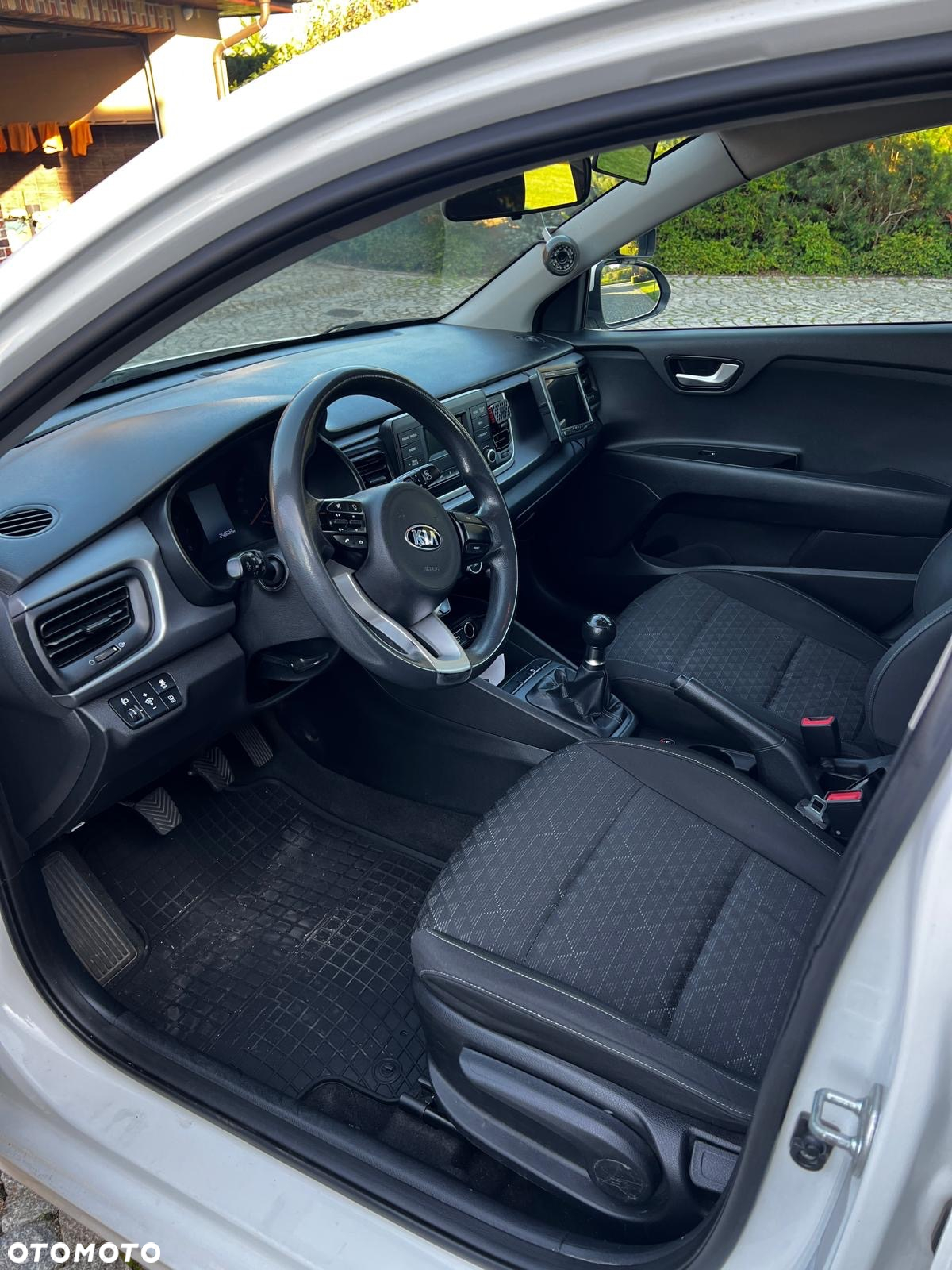 Kia Rio 1.2 L - 7