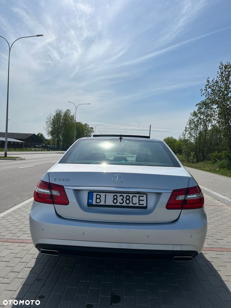 Mercedes-Benz Klasa E 300 CDI DPF BlueEFFICIENCY 7G-TRONIC Avantgarde - 5