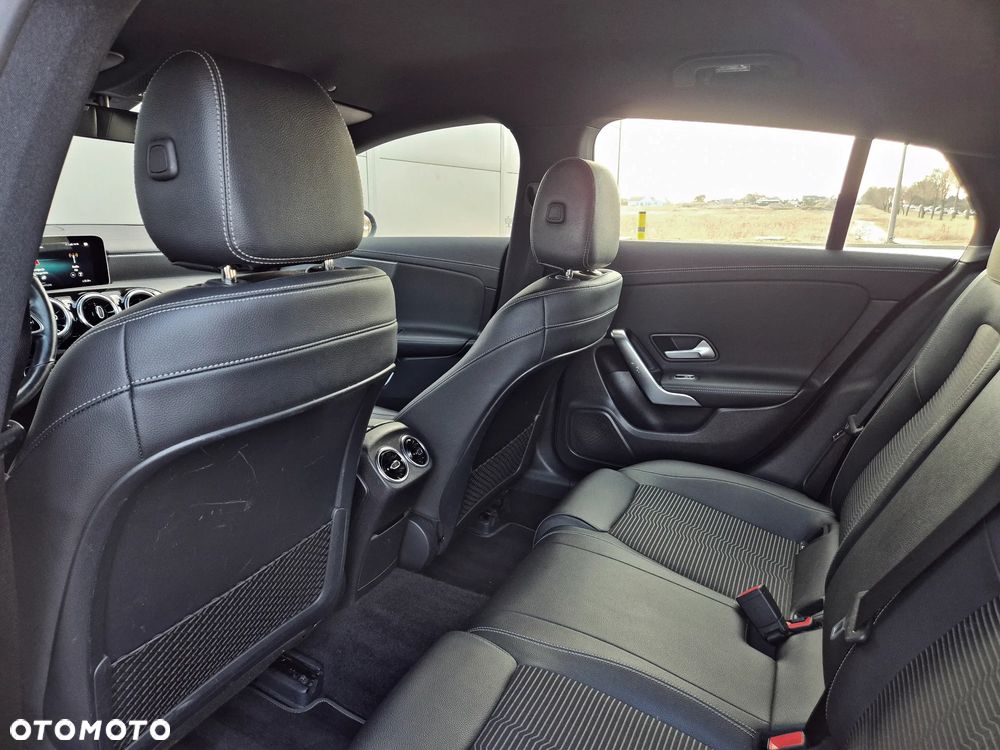 Mercedes-Benz CLA 200 7G-DCT Progressive - 20