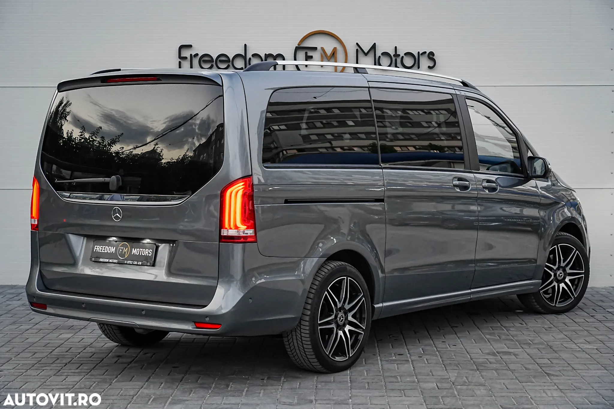 Mercedes-Benz V 300 d lang 4Matic 9G-TRONIC Avantgarde Edition 2023 - 4