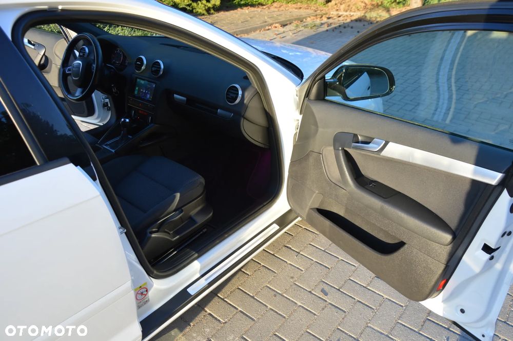 Audi A3 Sportback 2.0 TDI DPF S tronic S line Sportpaket - 15