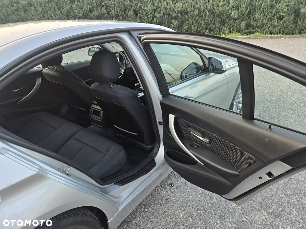 BMW Seria 3 320d - 15