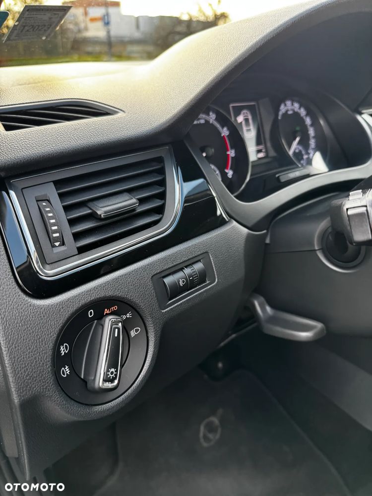 Skoda RAPID Spb 1.4 TSI Style DSG - 15