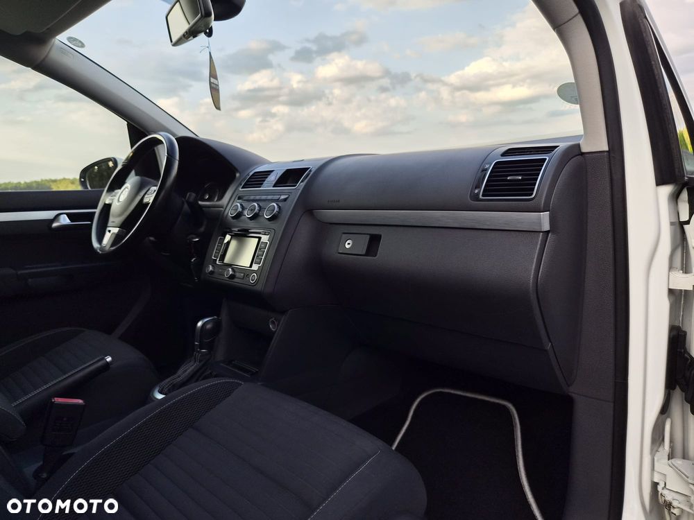 Volkswagen Touran 2.0 TDI DPF BlueMotion Technology DSG Cup - 16