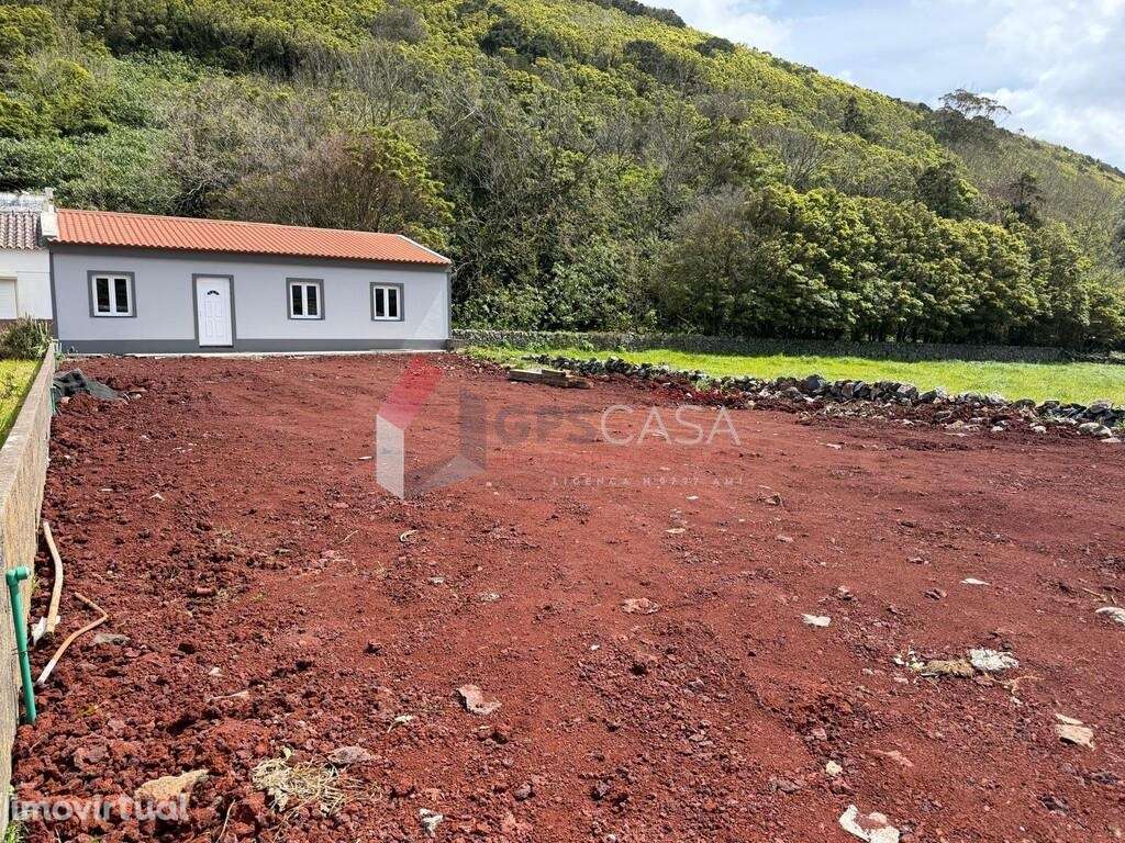 Moradia T2 em Santa Cruz com 3 artigos - Oportunidade de investimento! - Grande imagem: 3/8
