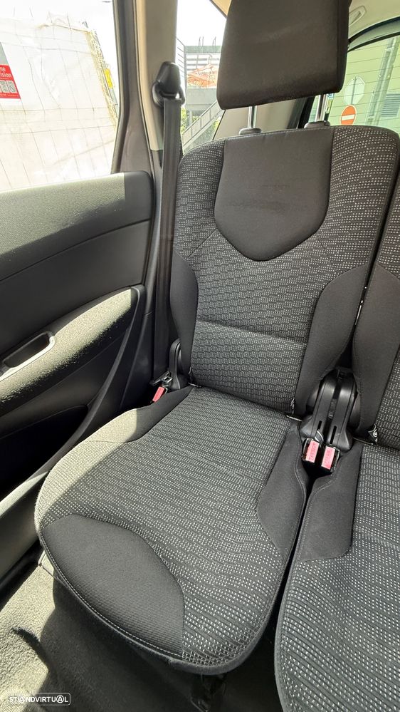 Peugeot 308 SW 1.6 HDi Premium - 24