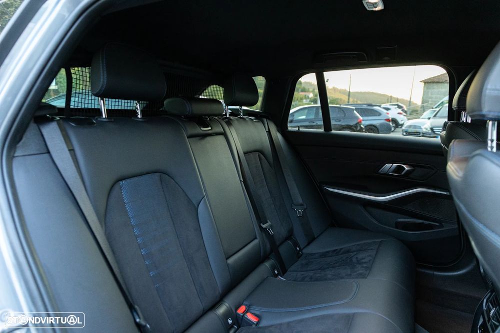 BMW 320 d Pack Desportivo M Auto - 28