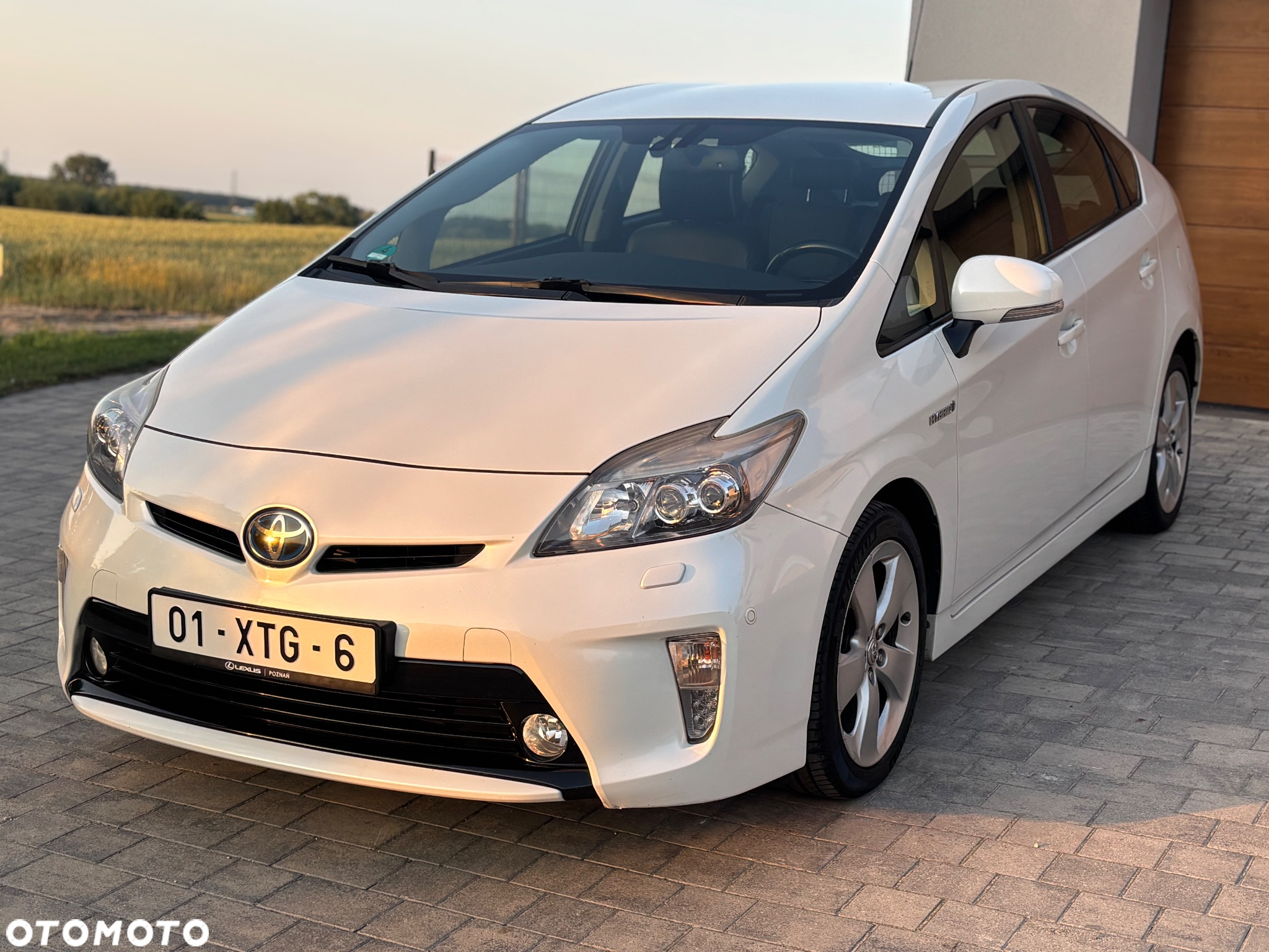 Toyota Prius 1.8 HSD Prestige - 5
