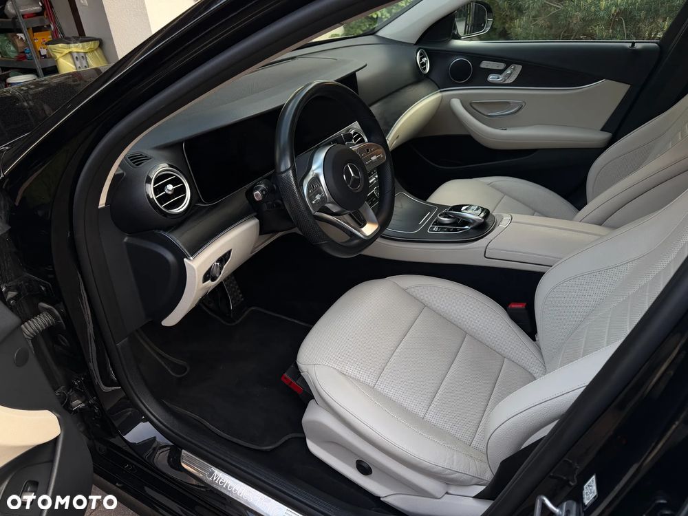 Mercedes-Benz Klasa E 220 d 4-Matic Business Edition 9G-TRONIC - 12