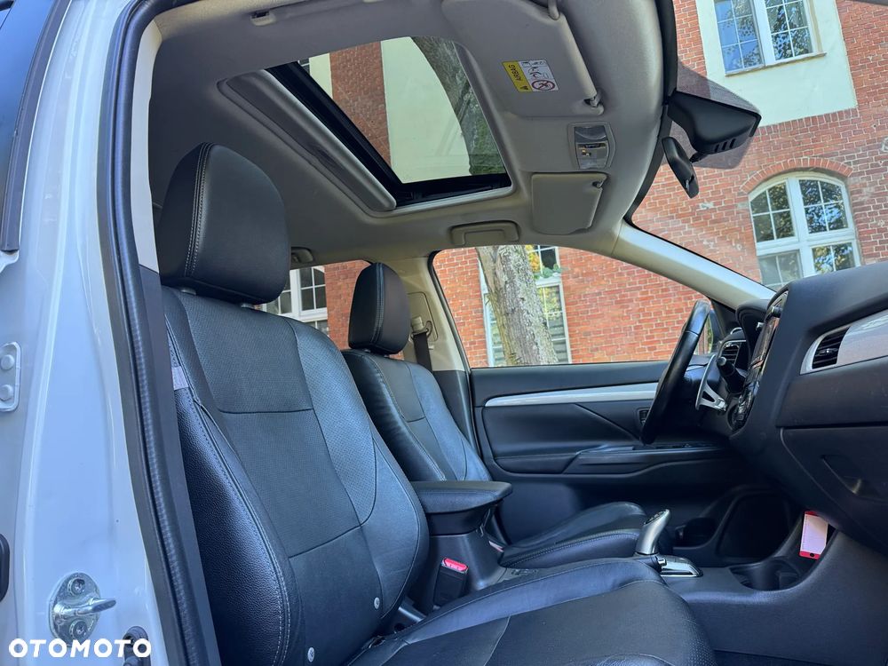 Mitsubishi Outlander PHEV Instyle NAVI + - 5