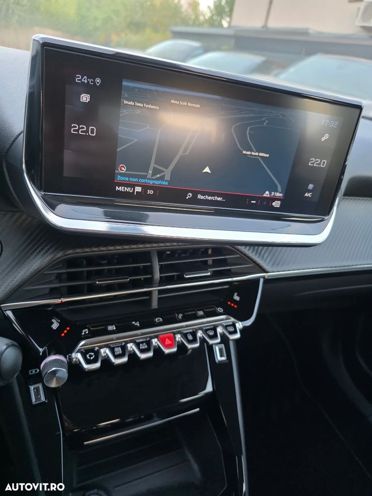 Peugeot 2008 PureTech 130 EAT8 GT - 25