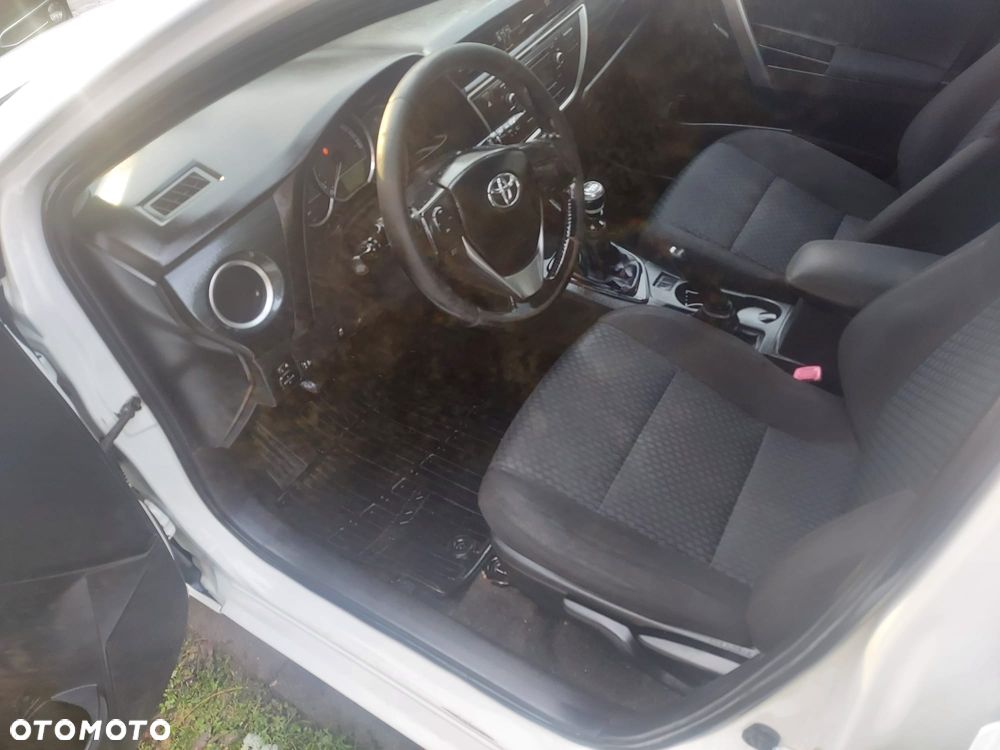 Toyota Auris 1.4 D-4D Design Edition - 12