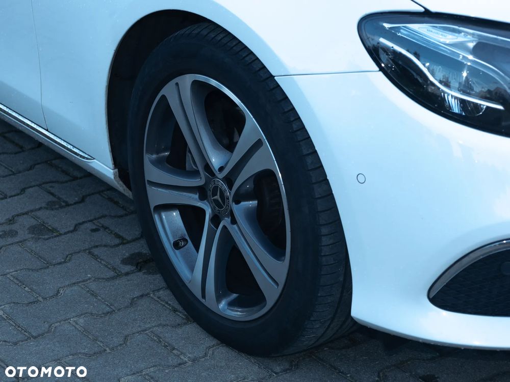Mercedes-Benz Klasa E 220 d 4-Matic Business Edition 9G-TRONIC - 5