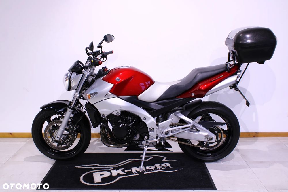Suzuki GSR - 2