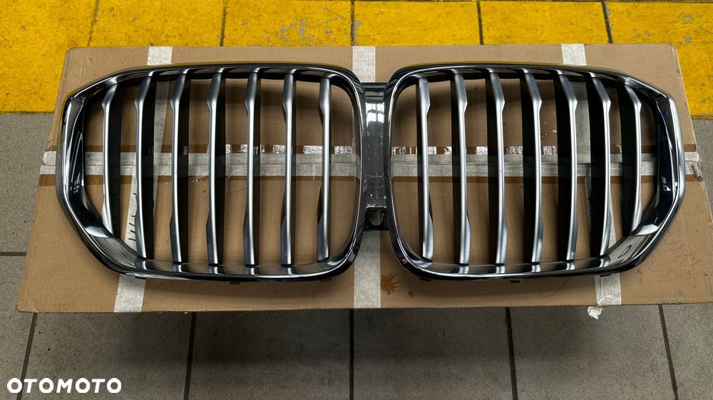 bmw x5 g05 lci lift kamera grill nerki chłodnicy 51135a67cc5 - 1