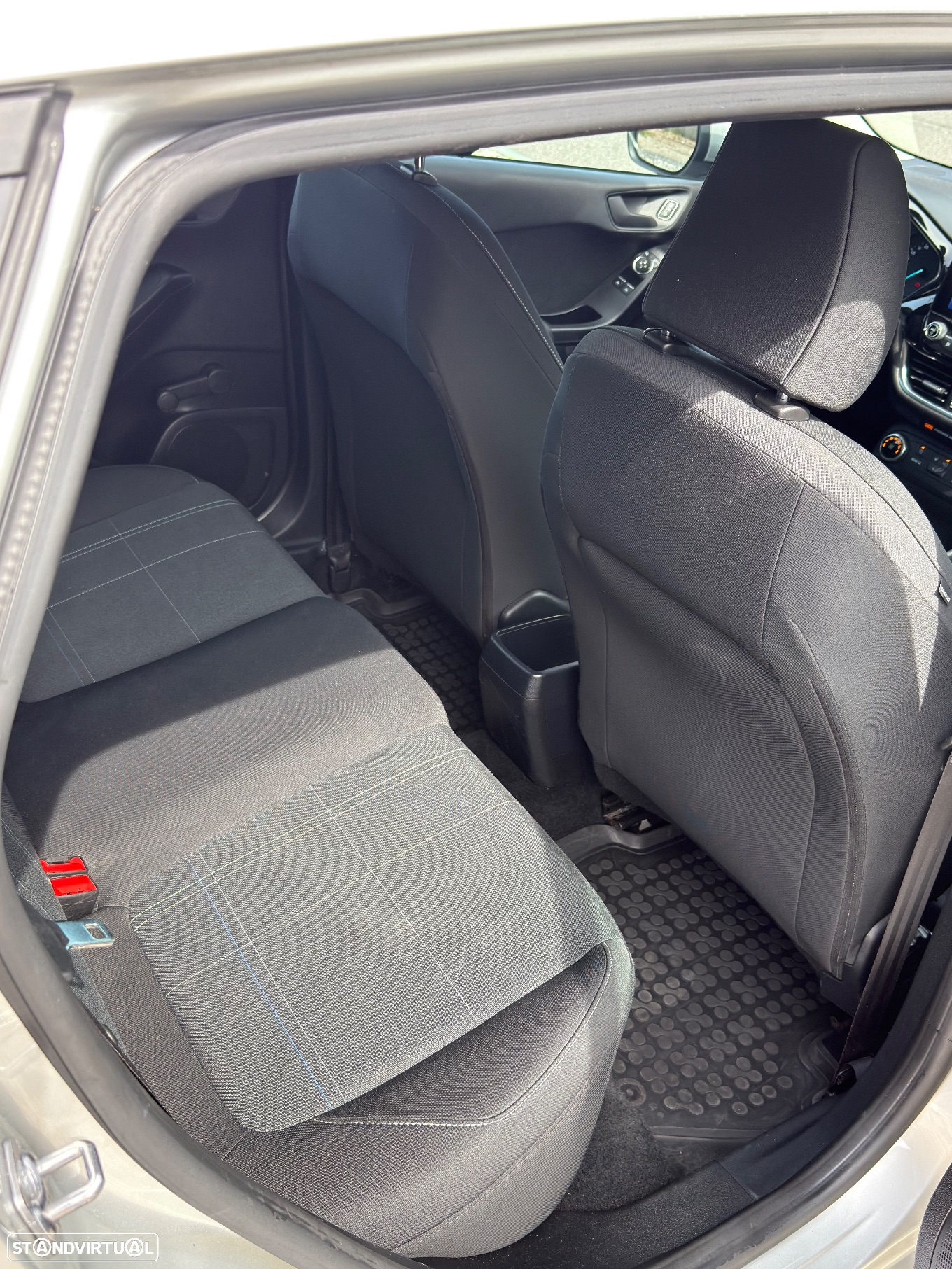 Ford Fiesta 1.0 EcoBoost S&S COOL&CONNECT - 11