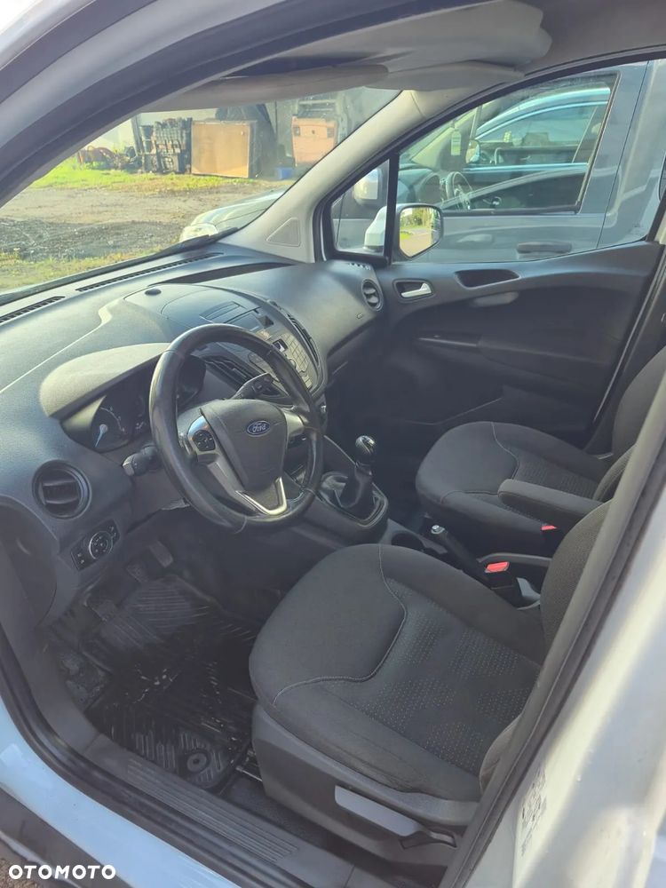 Ford Transit Courier - 11