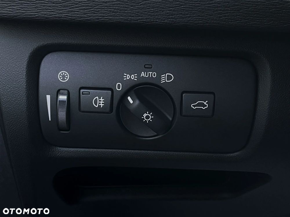 Volvo V40 D3 Geartronic Summum - 32