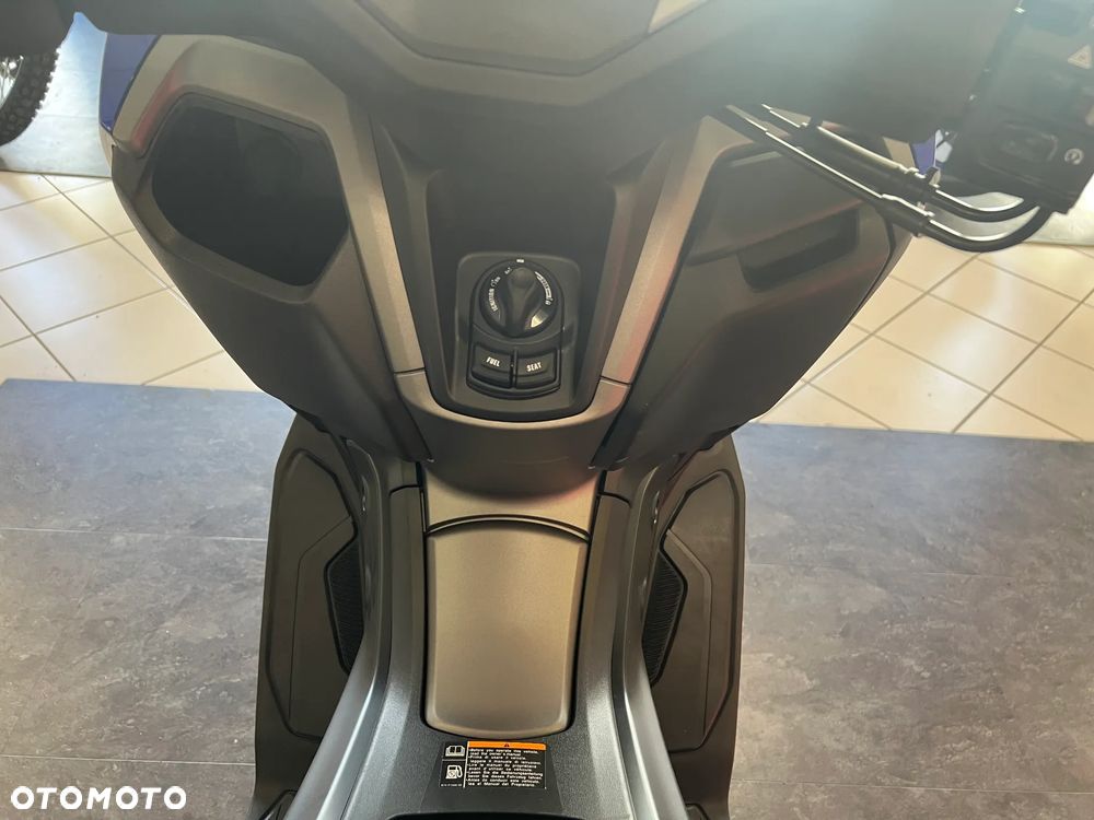 Yamaha NMAX - 10