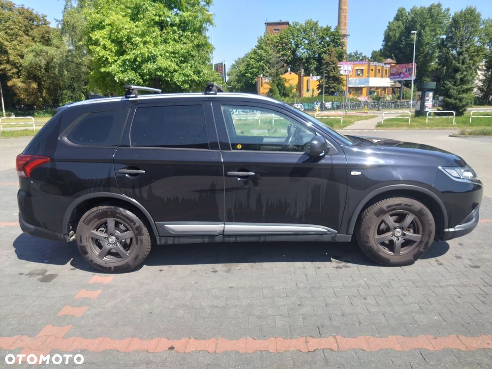Mitsubishi Outlander 2.0 Invite + 2WD - 7