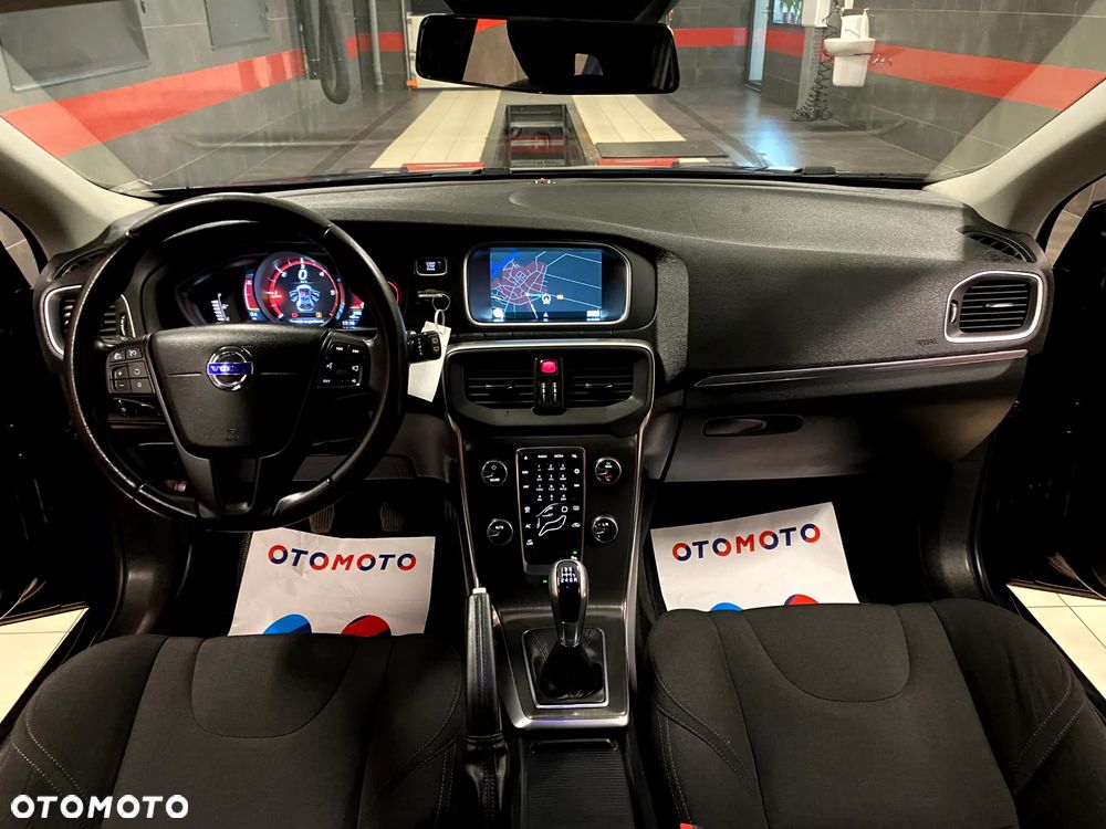 Volvo V40 D4 Momentum - 14