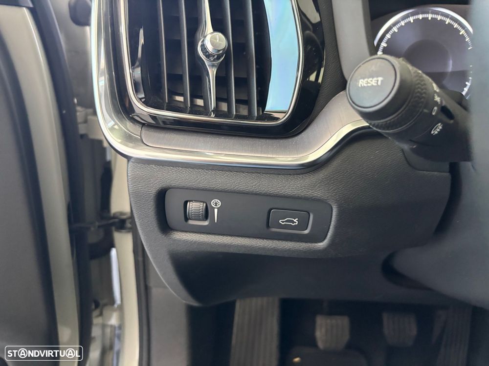 Volvo V60 2.0 D3 Momentum - 17