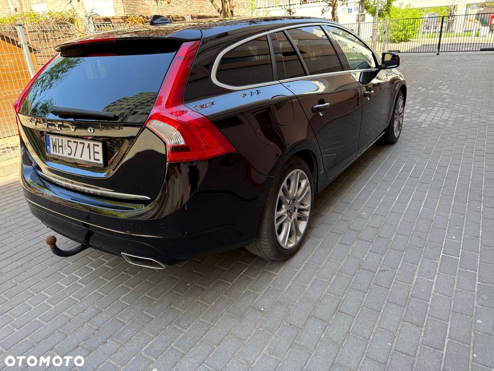 Volvo V60 D6 AWD Plug-in Hybrid Momentum - 3
