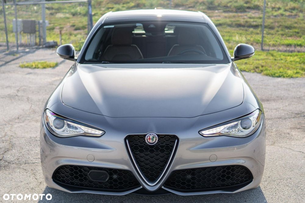 Alfa Romeo Giulia 2.0 Turbo 16V AT8-Q4 Veloce Ti - 3