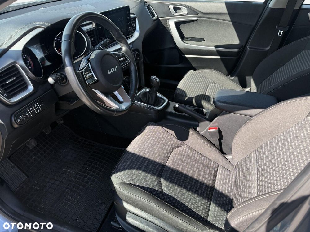 Kia Ceed - 10