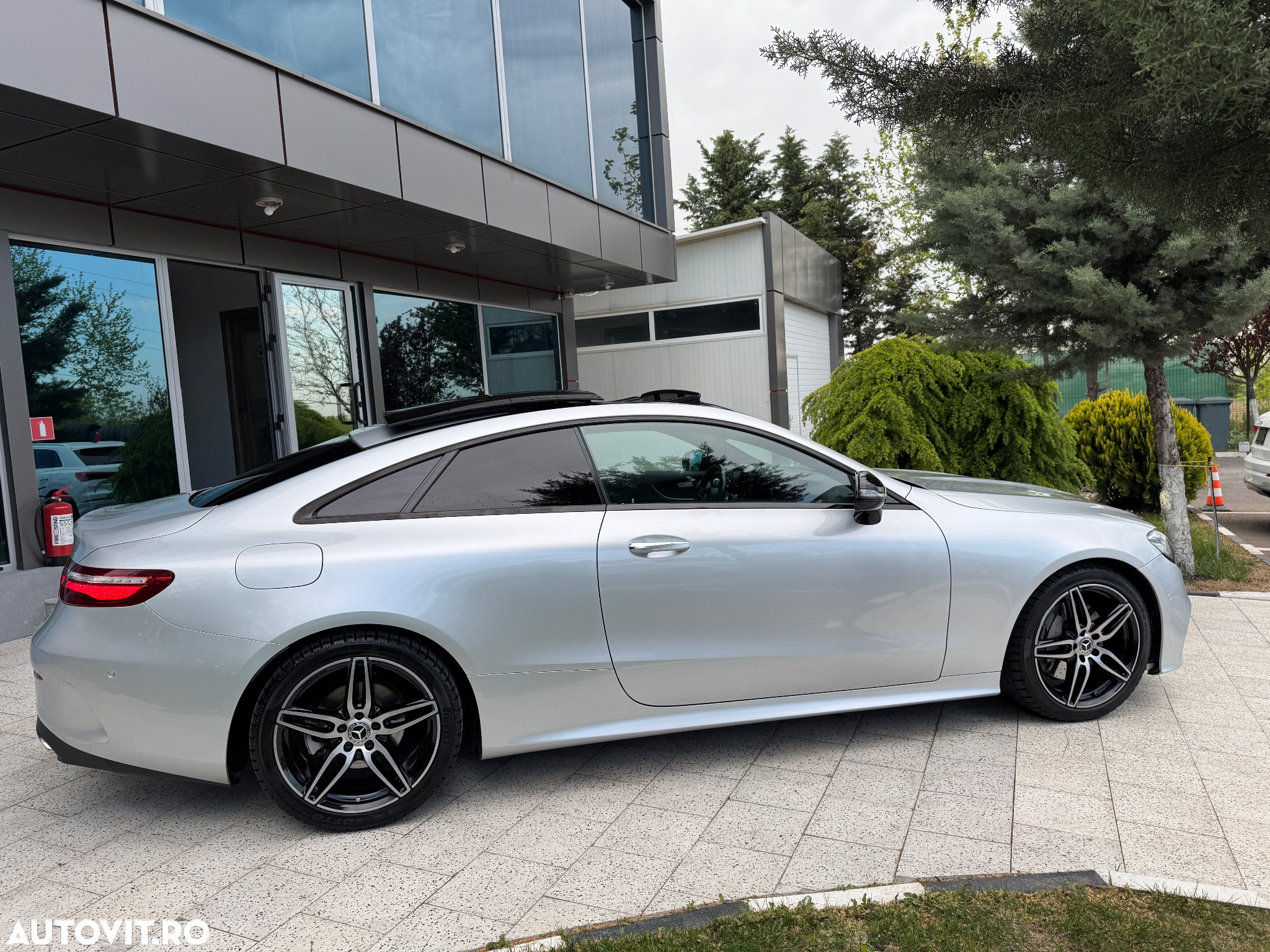 Mercedes-Benz E 200 Coupe 9G-TRONIC AMG Line - 18