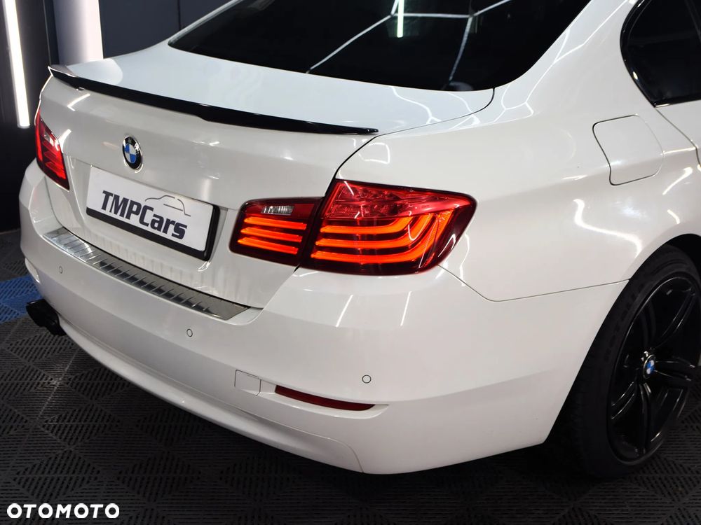 BMW Seria 5 525d xDrive - 15