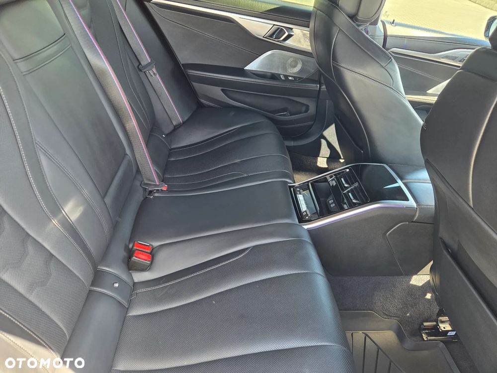 BMW Seria 8 - 10