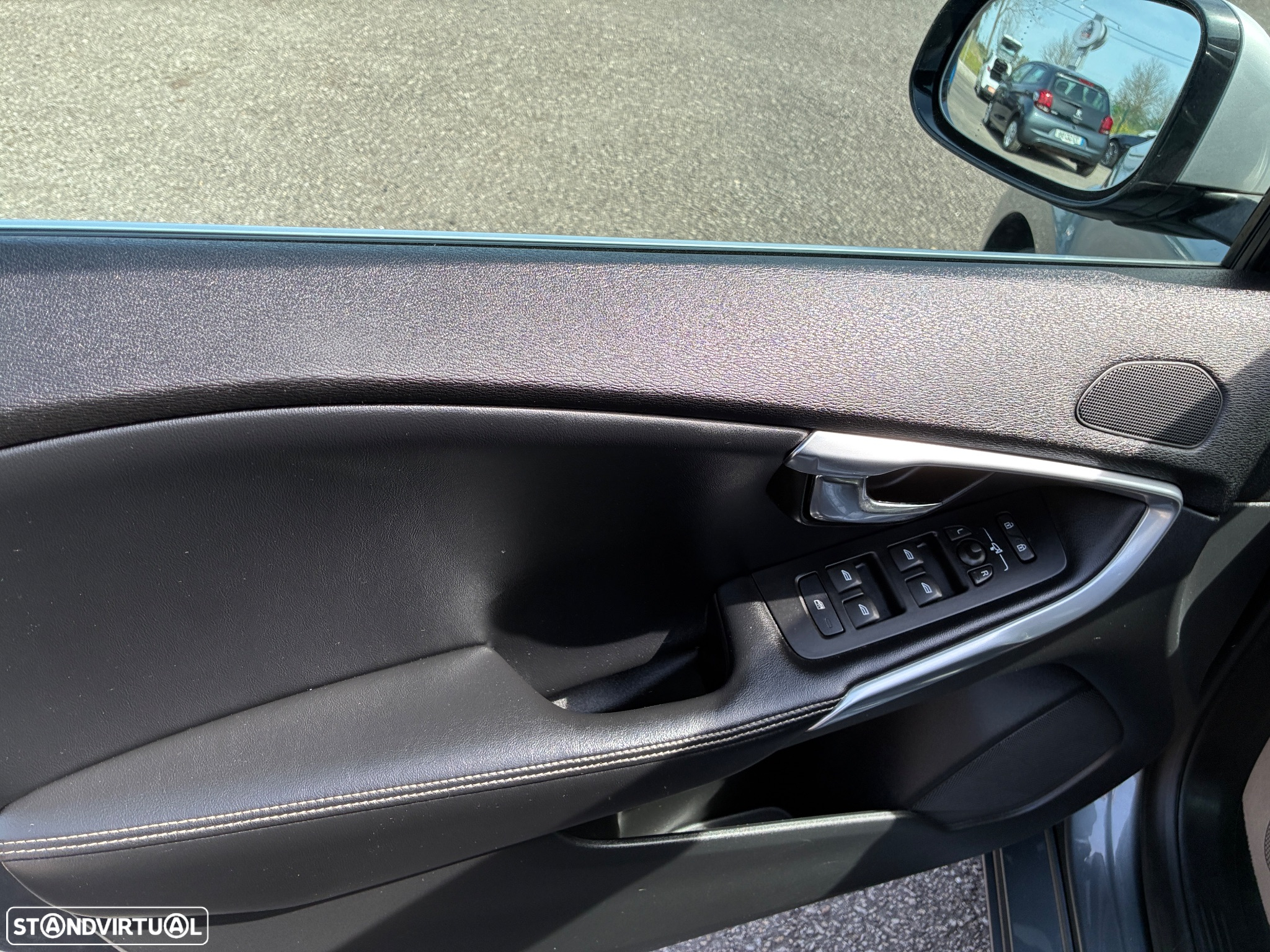 Volvo V40 1.6 D2 R-Design Momentum - 11