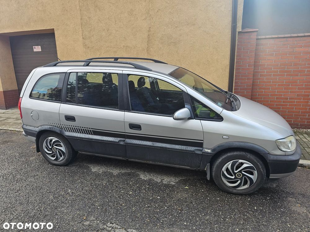 Opel Zafira 1.6 16V Comfort - 4