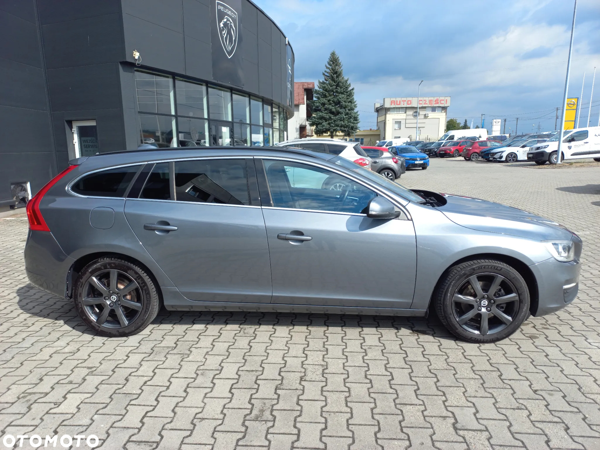 Volvo V60 D2 Drive-E R-Design Momentum - 4
