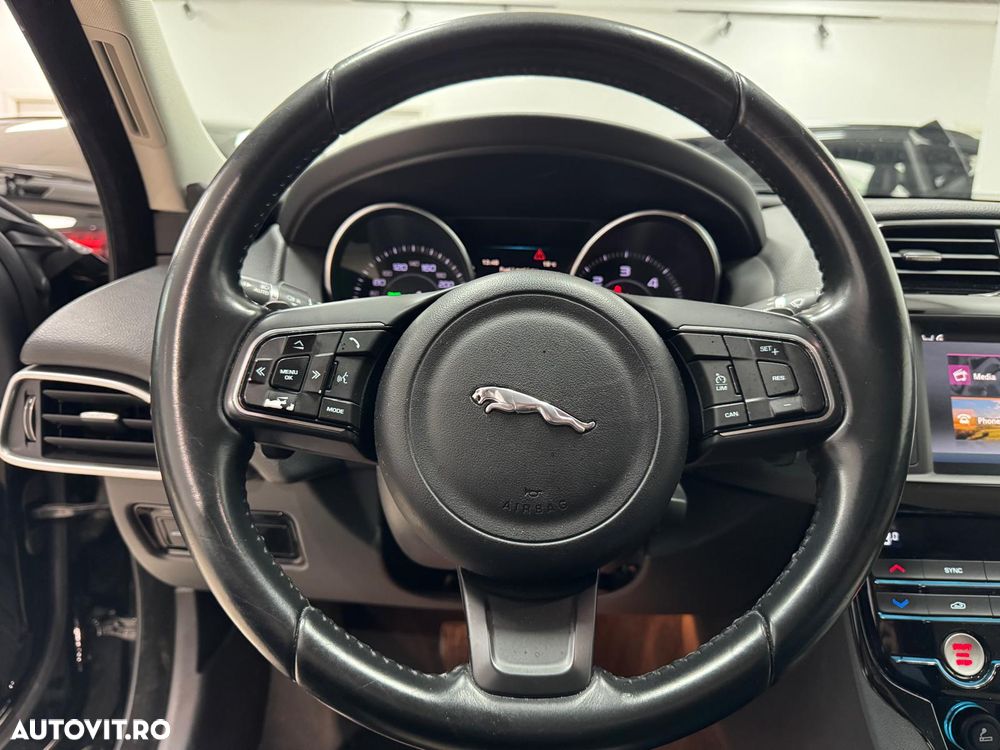 Jaguar XE 20d Aut. Portfolio - 4