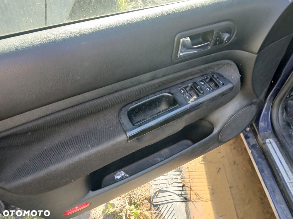 VOLKSWAGEN GOLF IV LB5N HB 5D  fotel fotele kanapa deska kokpit podsufitka boczek boczki klamka - 3