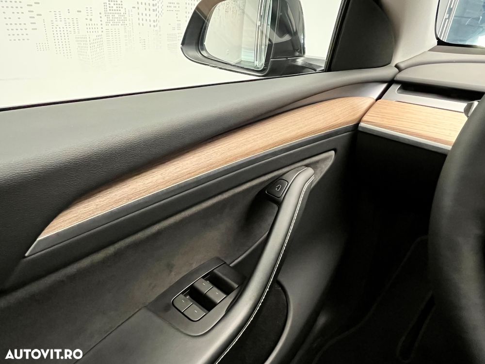 Tesla Model Y Long Range RWD - 29