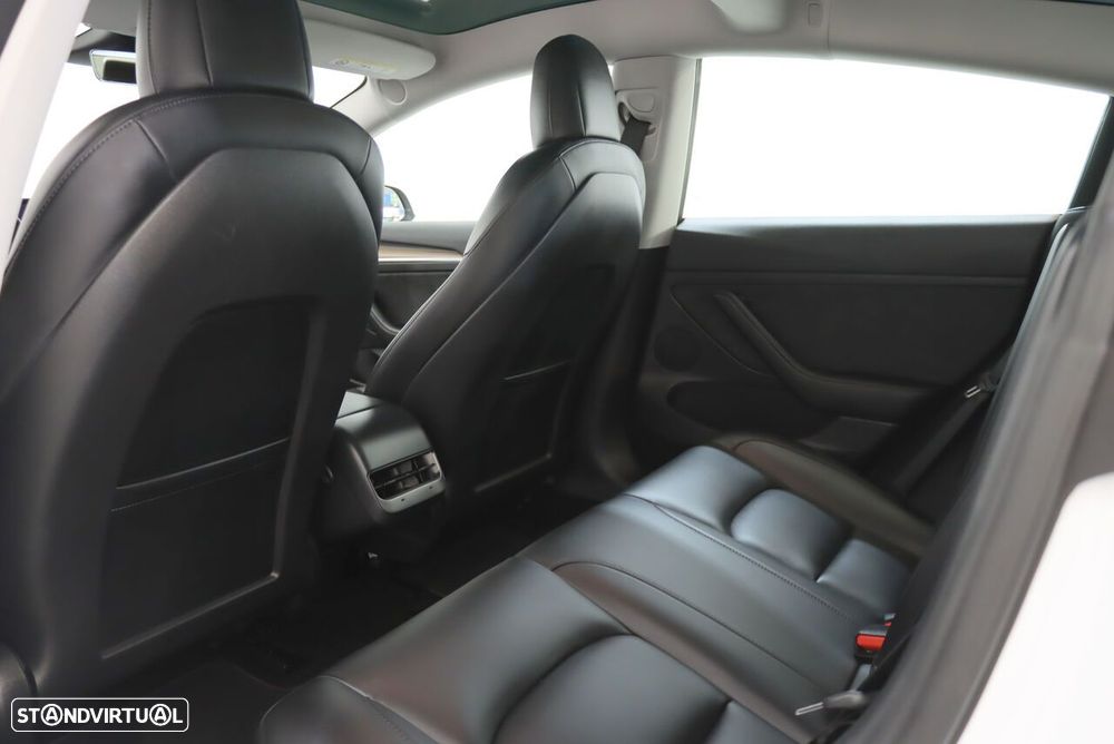 Tesla Model 3 - 8