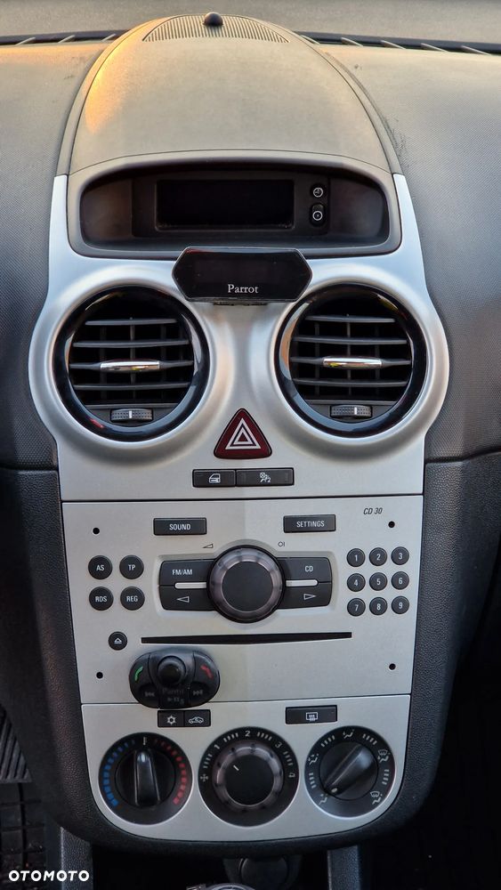 Opel Corsa 1.4 16V Enjoy - 9