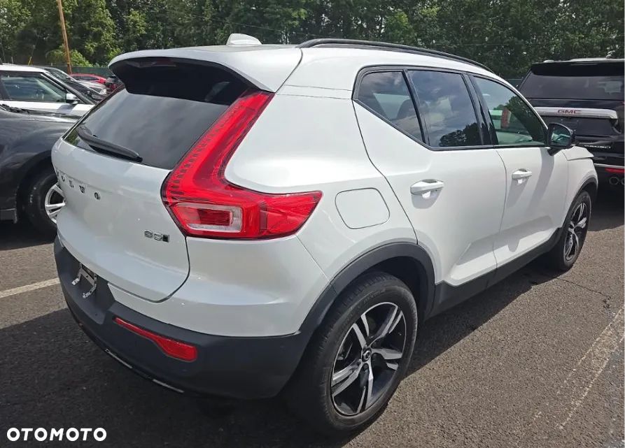 Volvo XC 40 - 4