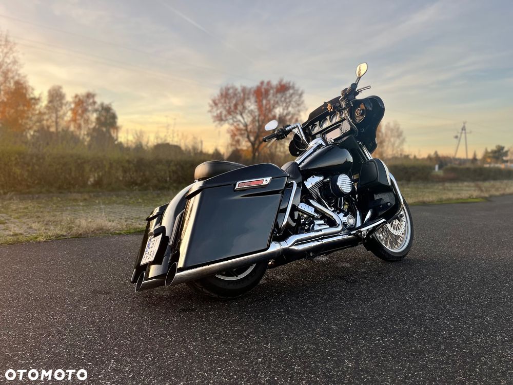 Harley-Davidson FLH Electra Glide - 2