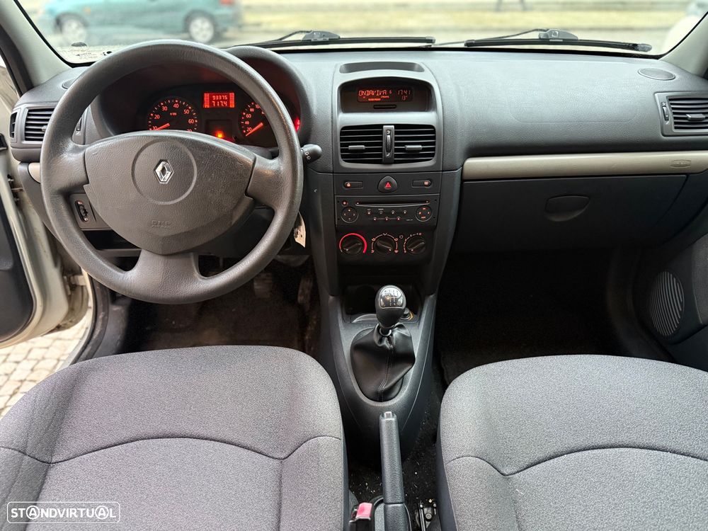 Renault Clio 1.2 16V Confort - 10