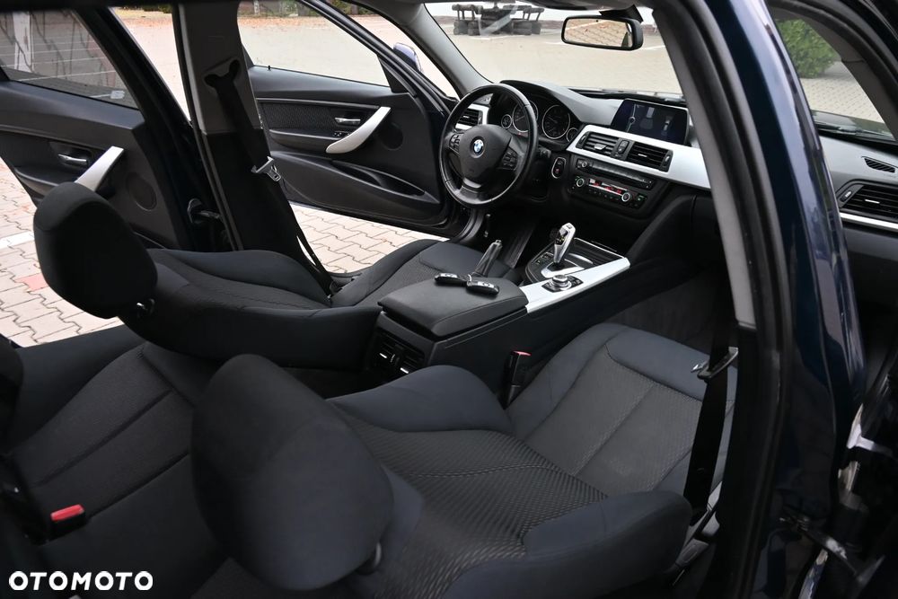 BMW Seria 3 320d DPF Edition Sport - 30