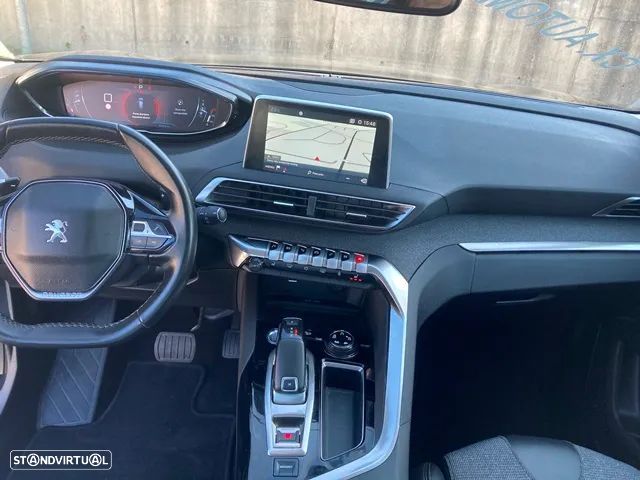 Peugeot 5008 1.2 PureTech Allure EAT8 - 24