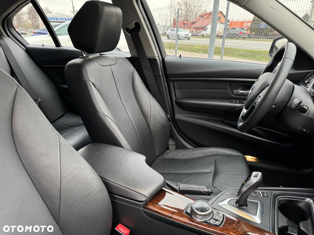 BMW Seria 3 328i Sport-Aut Luxury Line - 15