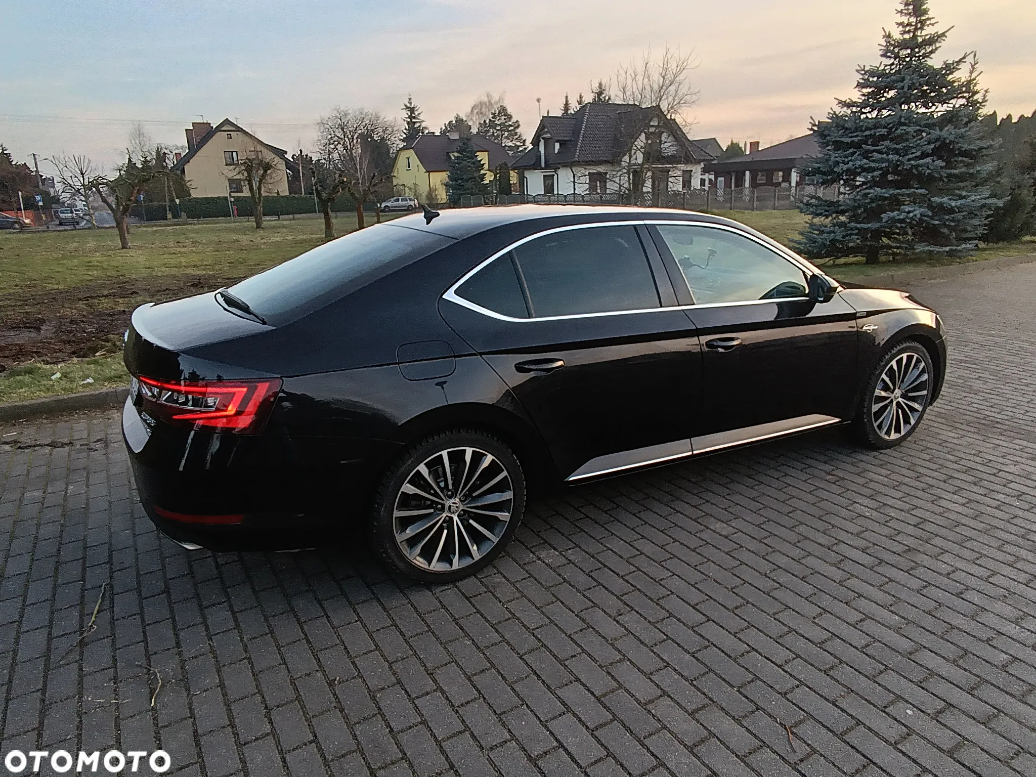 Skoda Superb 2.0 TSI 4x4 L&K DSG - 11